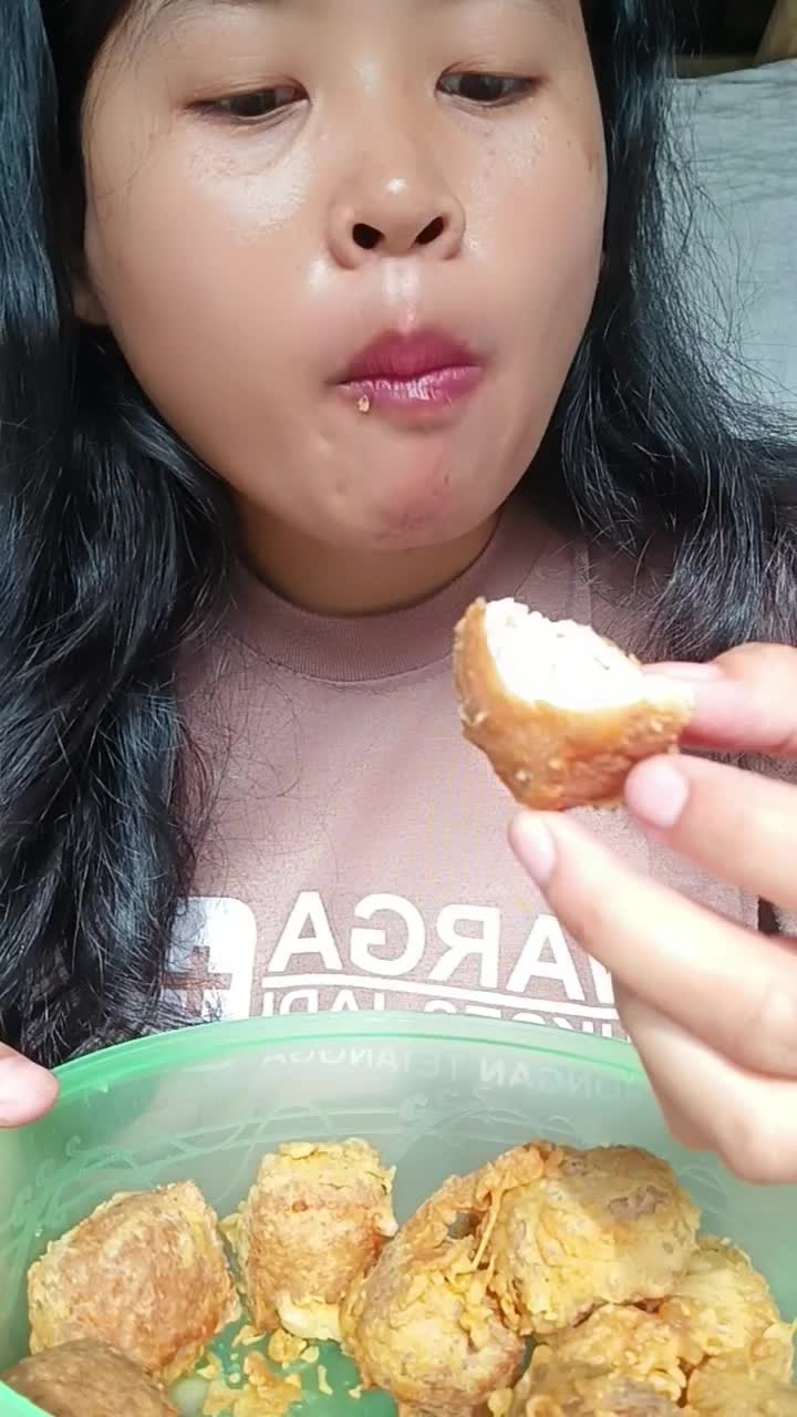 mukbang tahu krispi yang super renyah  #Viral  #trending 