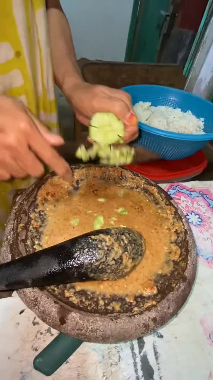 nasi jagung sambal kacang #firmandt #streedfood #makananpinggiran #makananmurah #makananenak #makananindonesia #makanankhasindonesia #fyp #t