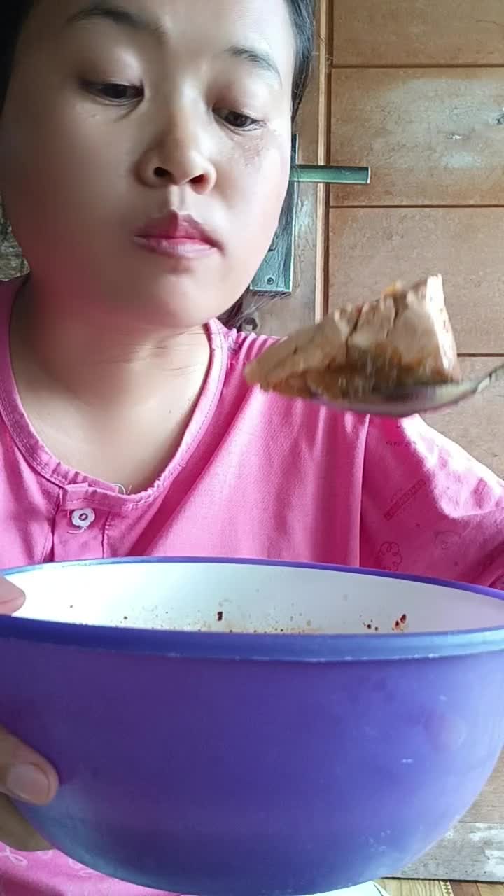 lagi review makanan eh ada yang mau 
 #Viral 