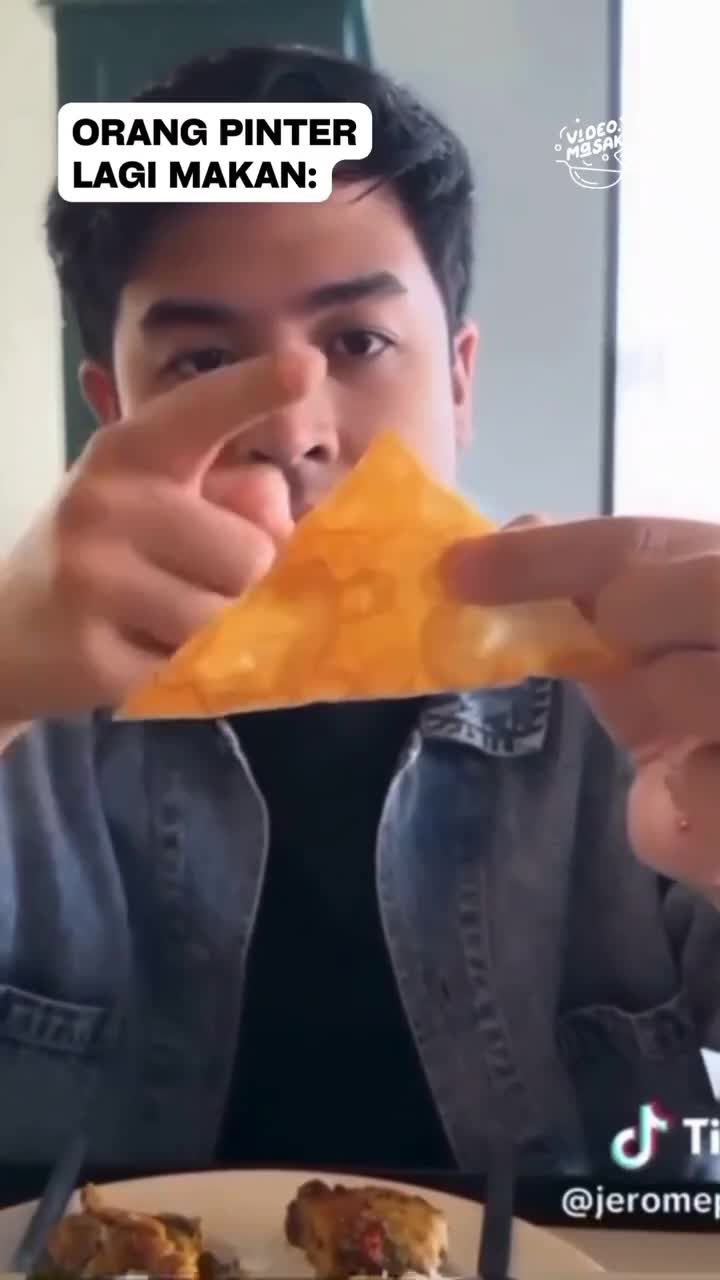 Mau makan biar engga pusing, tapi lauknya rumus makin pusing wkwk
#videolucu #Food #klosukakliklike #meme #videomasak