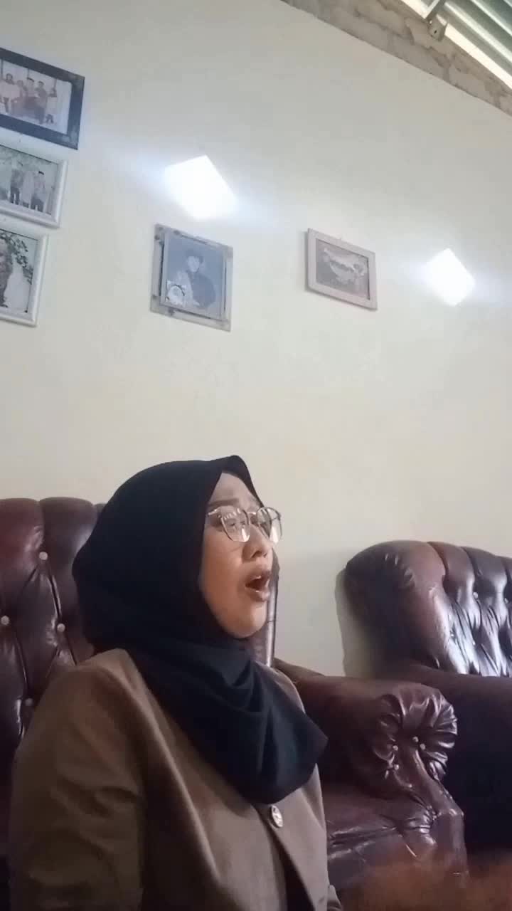 IDOL_XIII MAULINA CAHYA AMALIA 26 TAHUN PALEMBANG HOPELESSLY DEVOTED TO YOU