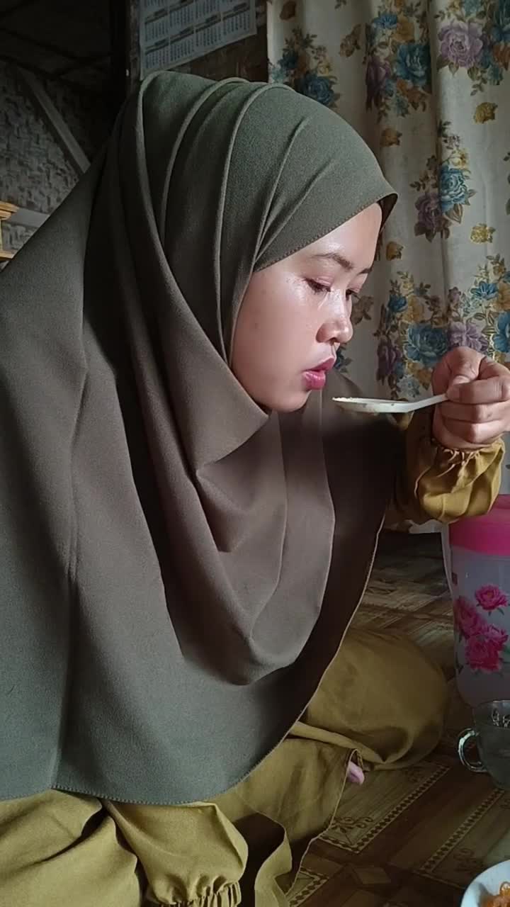 makan sambil lesehan
 #minivlog 