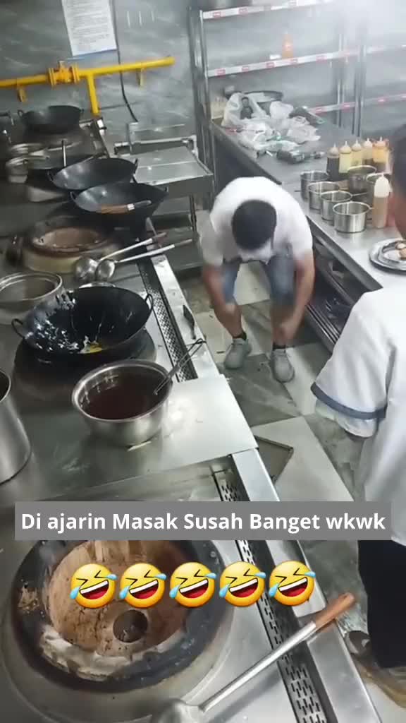 Di ajarin Masak, Malah Goyang🤭🤣🤣
#RCTIPlus #followya #likeKomen #VidioLucu #RCTIoke 