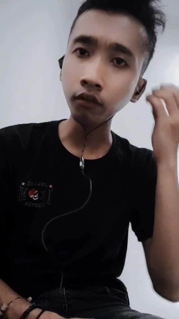 percuma kau hadir tapi nyatanya pilih orang lain