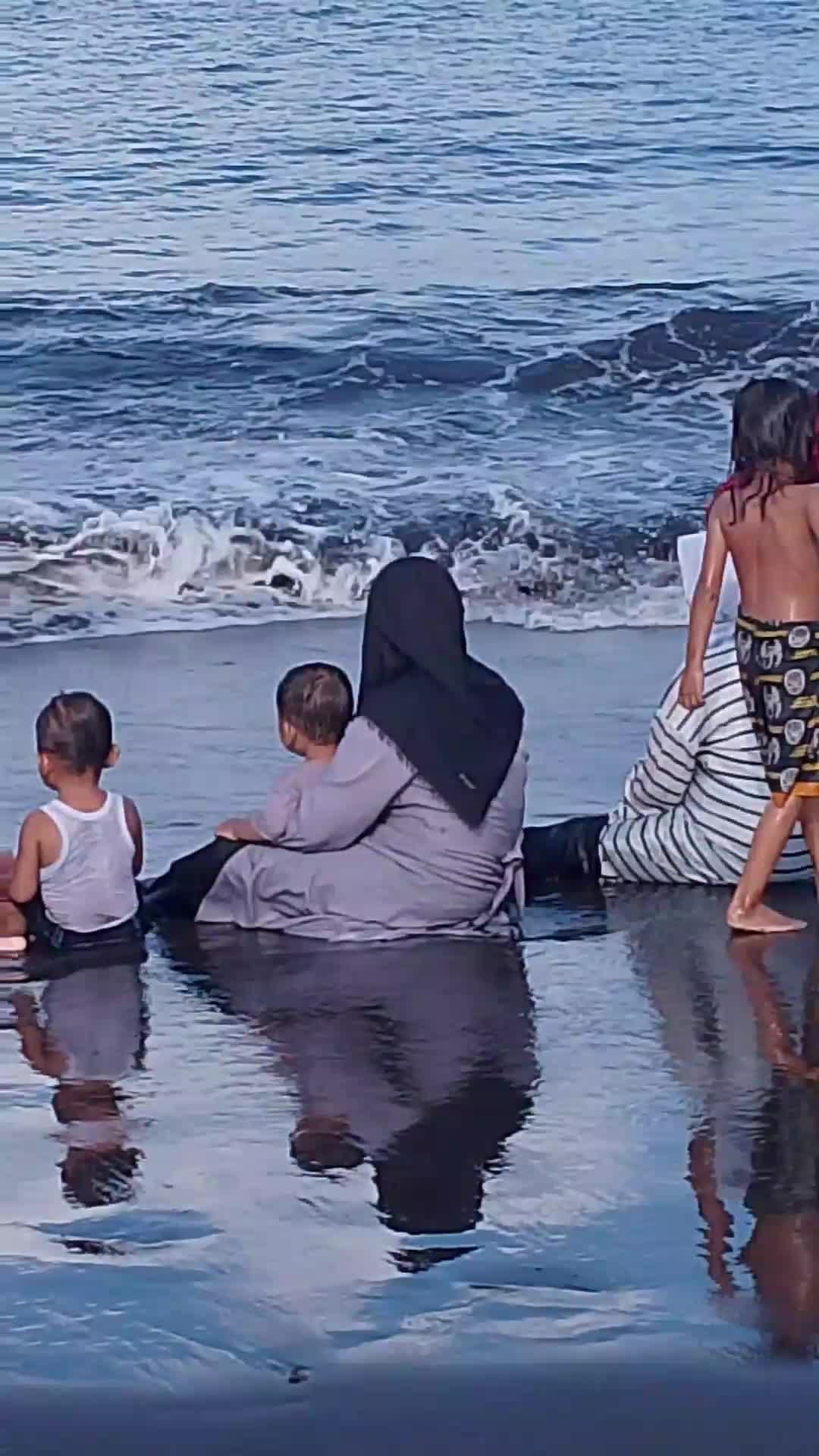 rekreasi dipantai sekeluarga  #kontenrandom  #RCTIPlus 