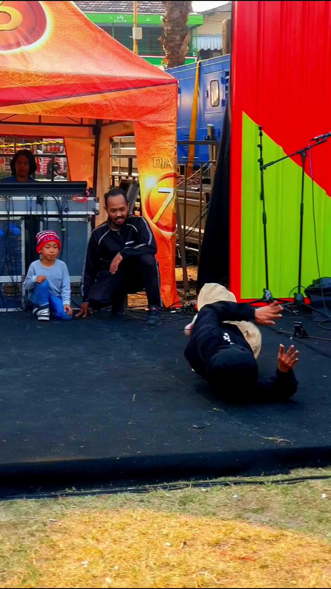 ngisi acara show dance