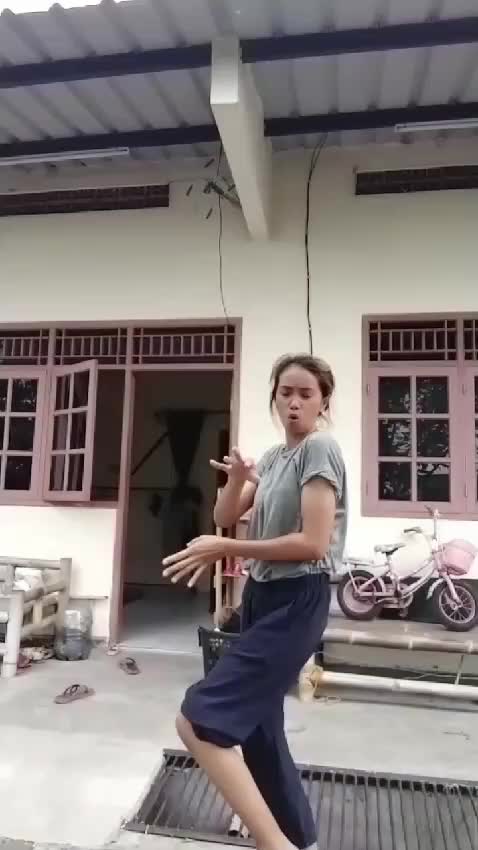 abaikan pemandggan di belakang