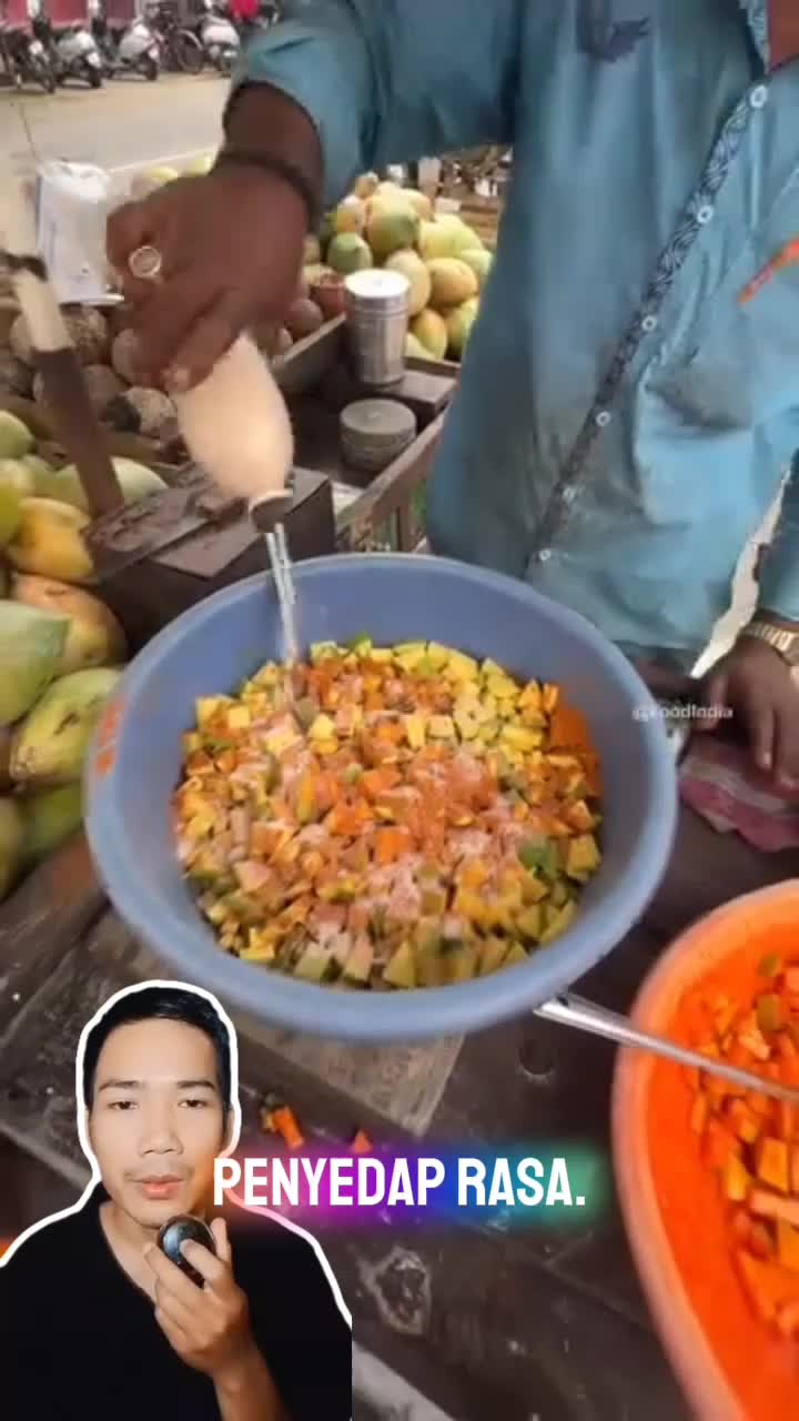 Hanya dari mangga setengah matang, jadilah rujak buah yang bikin ngiler.. #shorts #videoreaction  #RCTIshorts 
