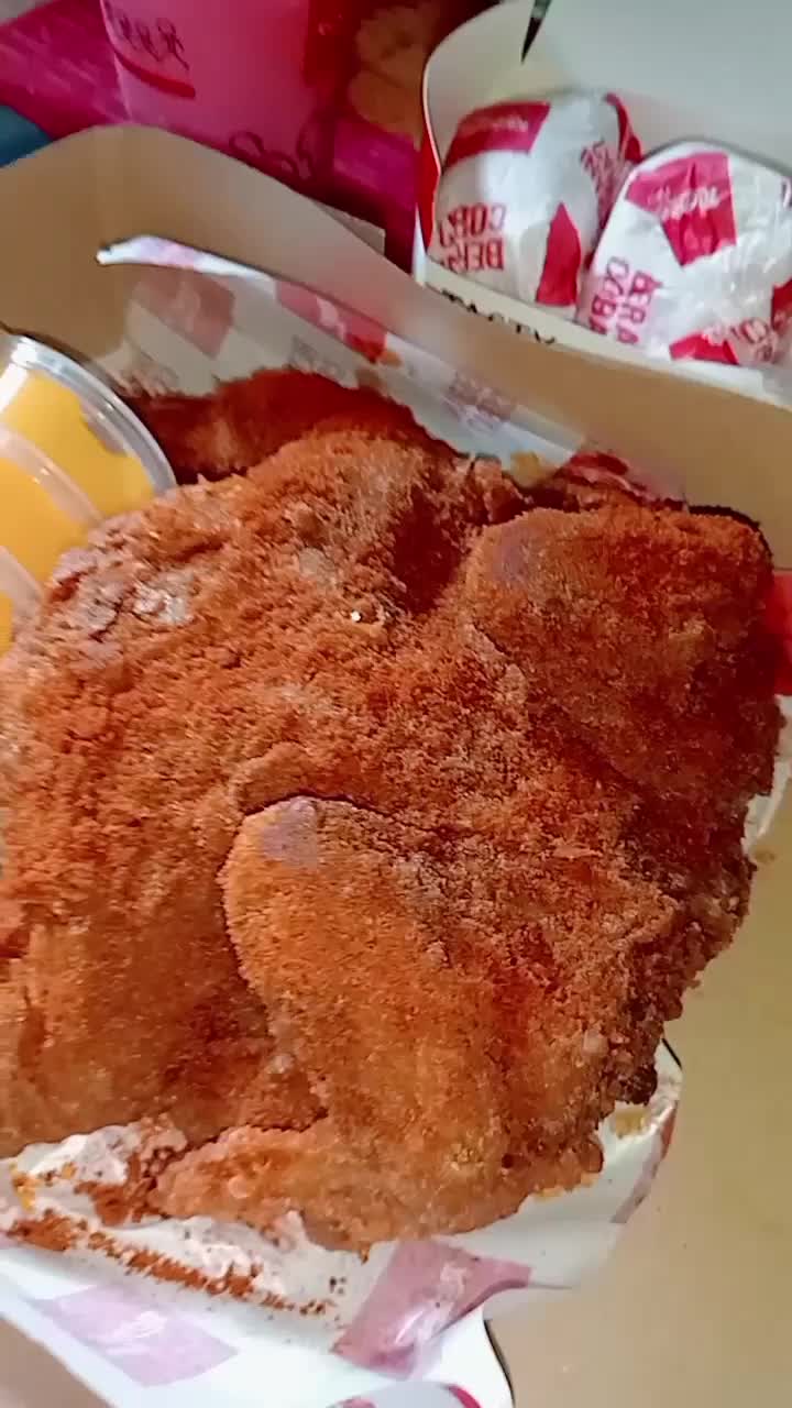 Alhamdulillah makan ayam Richeese bareng keluarga 

 #fyp  #fypシ  #fypシ゚viral  #viral  #richeese  #ayamkrispy  #RCTIPlus  #HOTrctiplus 