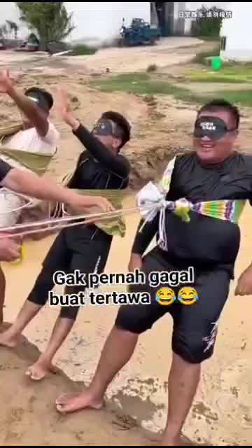 LOMBA MANDI LUMPUR

#videolucu