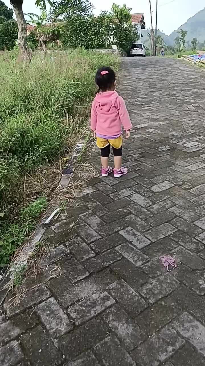 gaya jalan nya bikin gemes  #short  #HOTrctiplus  #RCTIPlus  #fyp 