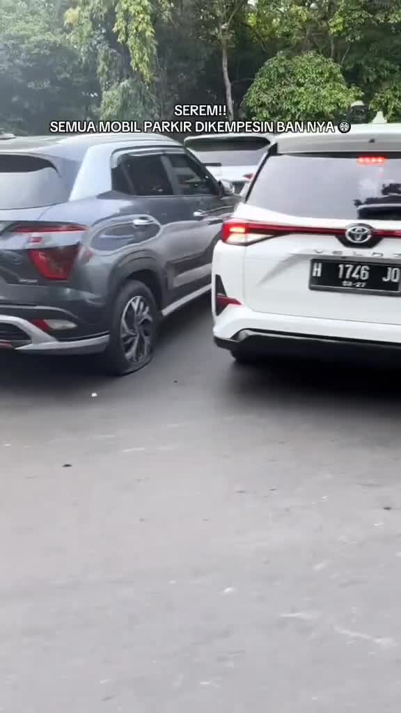 semua mobil di kempesin hati hati jika parkir di monas