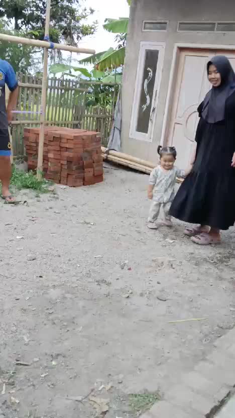mau nyamperin tapi takut sama tu kucing