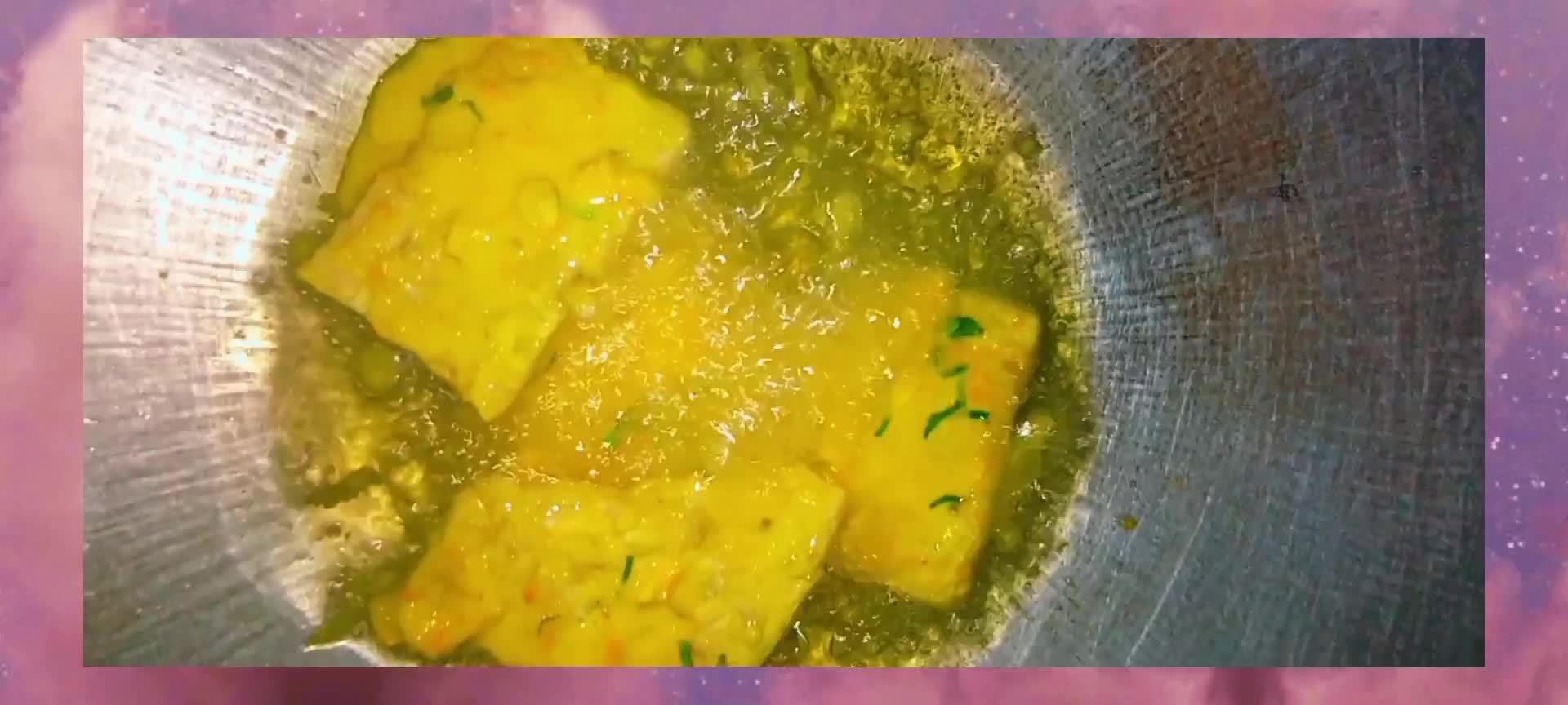  👱‍♀️ + 🏡 + 🪜 