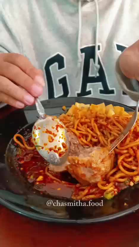 blusukan di kuningan cari kulineran  #kulineran #miepedes  #kuninganjawabarat 