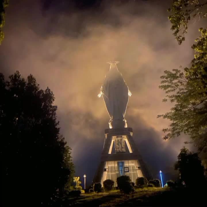 Patung Bunda Maria Segala Bangsa 