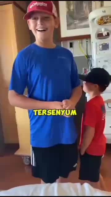 Reaksi kedua anak ini ketika pertama kali Melihat adik barunya yg baru lahir



#fyp #short #rigelagency #OriginalSong #HOTrctiplus #RCTIPlu