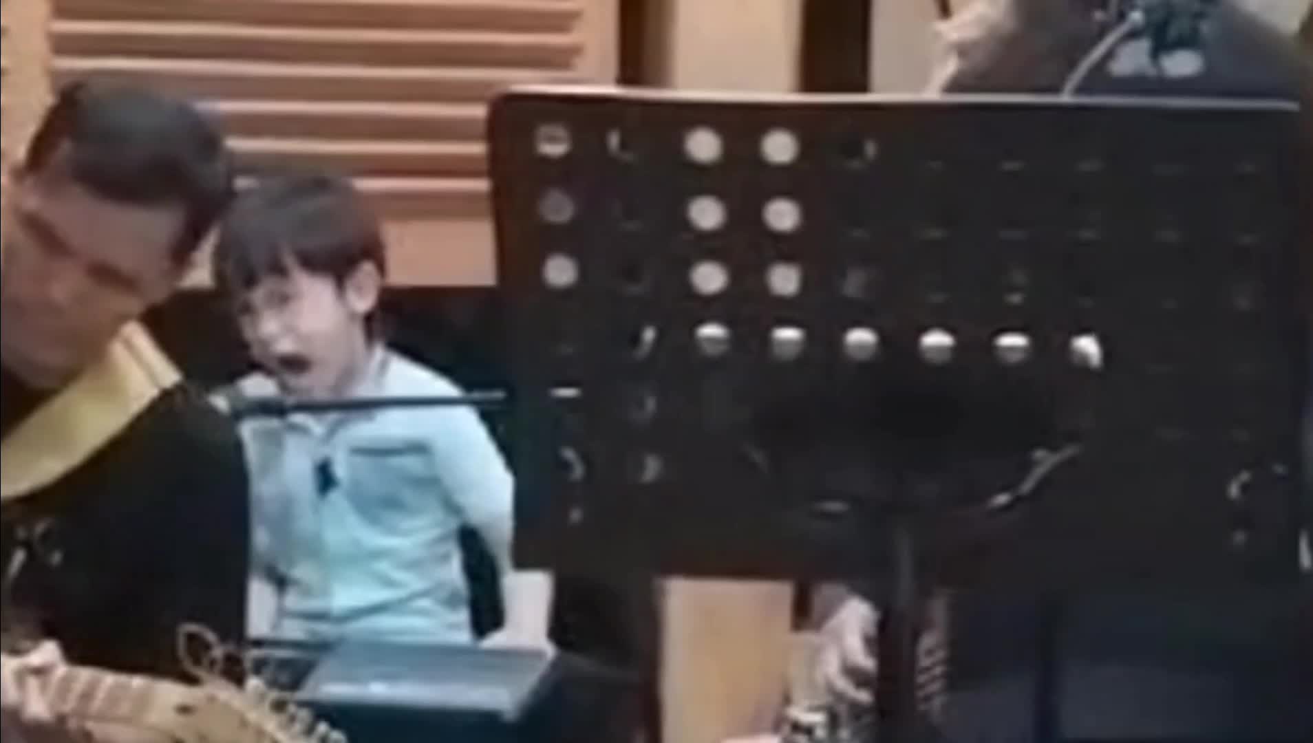 bocah 6 tahun maen lagu hey Jude 🔥😍 @rcti