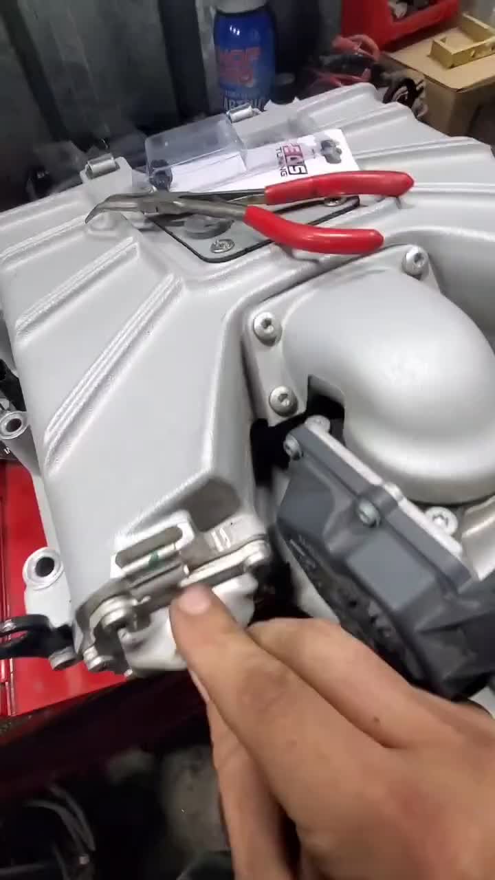 mengganti baut angin berbahan plastik 
#Otomotif #mobil #hot+ #video+ #rcti+