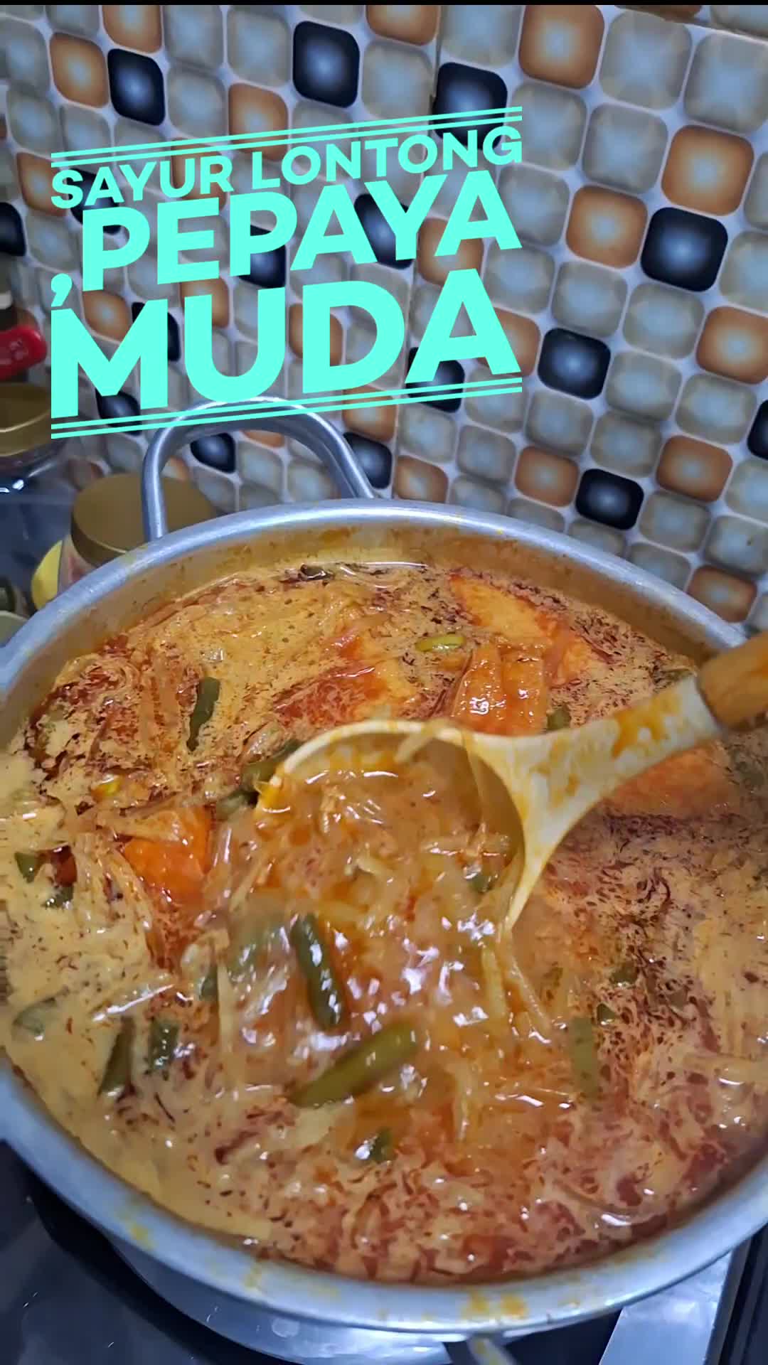belum jg lebaran saya sdh madak sayur lontong yg ke 2 ....yg pertama sayur nangka/ gulai nangka ...skrg sayur pepaya muda ..laris manis 