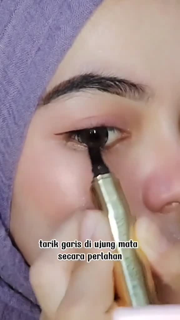 Pengen ngrumpi sambil make up nih yuk #HOTrctiplus 