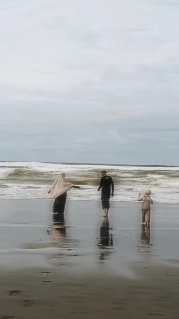 #azieeek Aesthetic #tips mengambil video di pantai #MasyaAllah tabarokallah 😍 #Janganlupatonton 