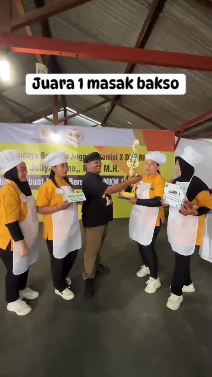 Juara satu masak bakso enak banget  #HOTrctiplus 