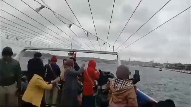 Ini dia Selat Bosphorus yang berada di Kota Istanbul Turki, yang memisahkan Benua Eropa dan Asia, dan menjadikan Istanbul satu satunya kota 
