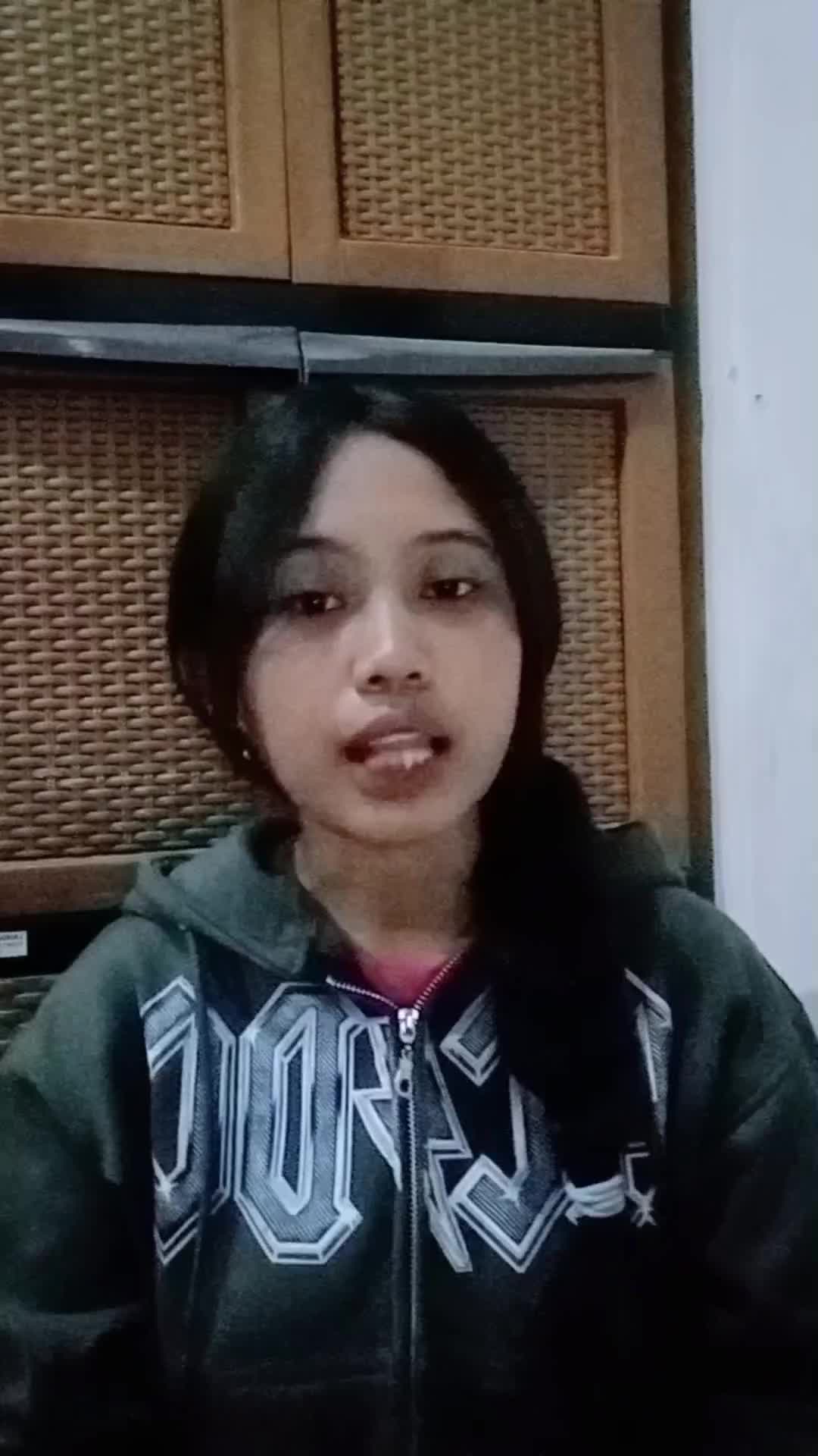 IDOL_XIV IRMADINAH SUCI FARADILLAH ZAIN 18 BANYUWANGI WE CAN'T BE FRIENDS
