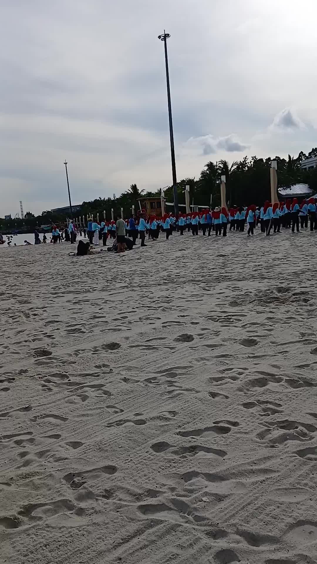 jalan jalan di Ancol🫶

#RCTIPlus #HOTrctiplus #fyp #happyenjoys #masyaAllah 