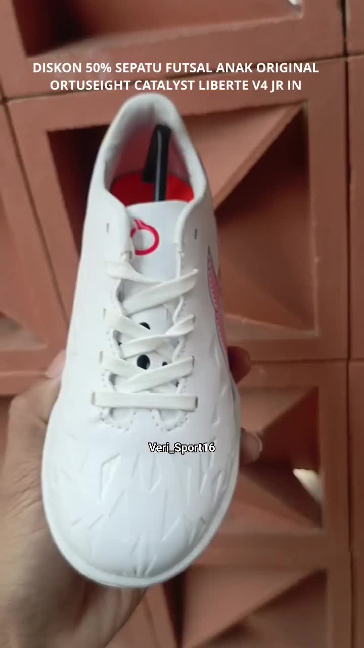 DISKON 50% SEPATU FUTSAL ANAK.
ORTUSEIGHT CATALYST LIBERTE V4 JR IN.
Rp.349.000 JADI Rp.175.000

VERI SPORT ORIGINAL GAK HARUS MAHAL.
ORDER 