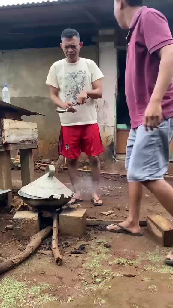 Masakan khas orang kampung

 #videolucu
