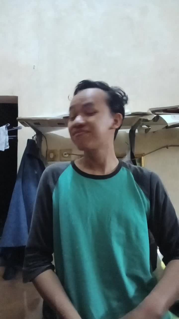 Di rumah ga pake deodorant? Ya pake dong, pake Kahf Cooling Power auto fresh setiap saat🤗 #Kahf #ParagonCorp #Paragon #Deodorant 