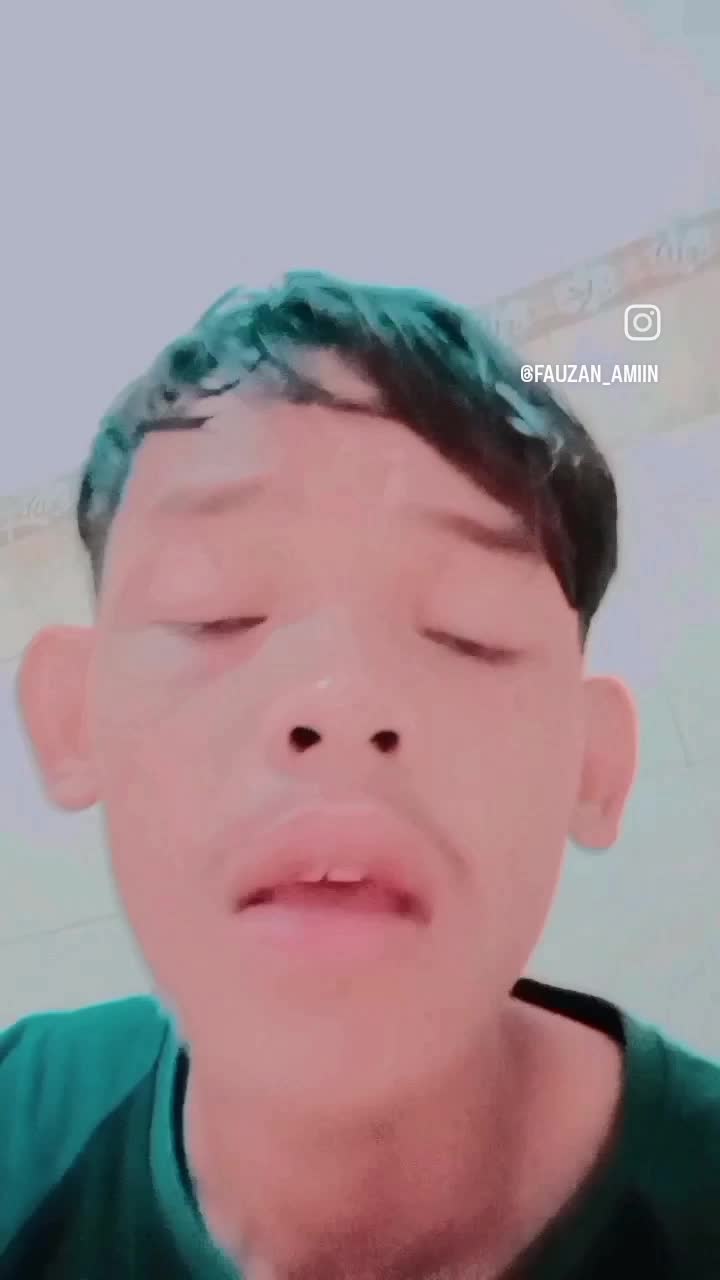 assalamuallaikum hai temen² perkenalkan nama saya fauzan amin. umur 18 thn kelahiran sidoarjo asli lampung .