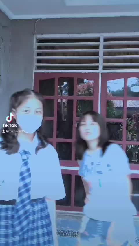 duo Little pretty girls 