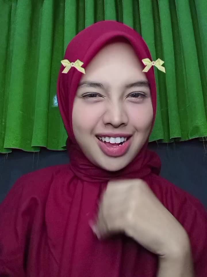 Siapa yang suka jatuh cinta pada pandang pertama?  #HomeOfTalentRCTIPlus  #dance  #lypsing  #mery
