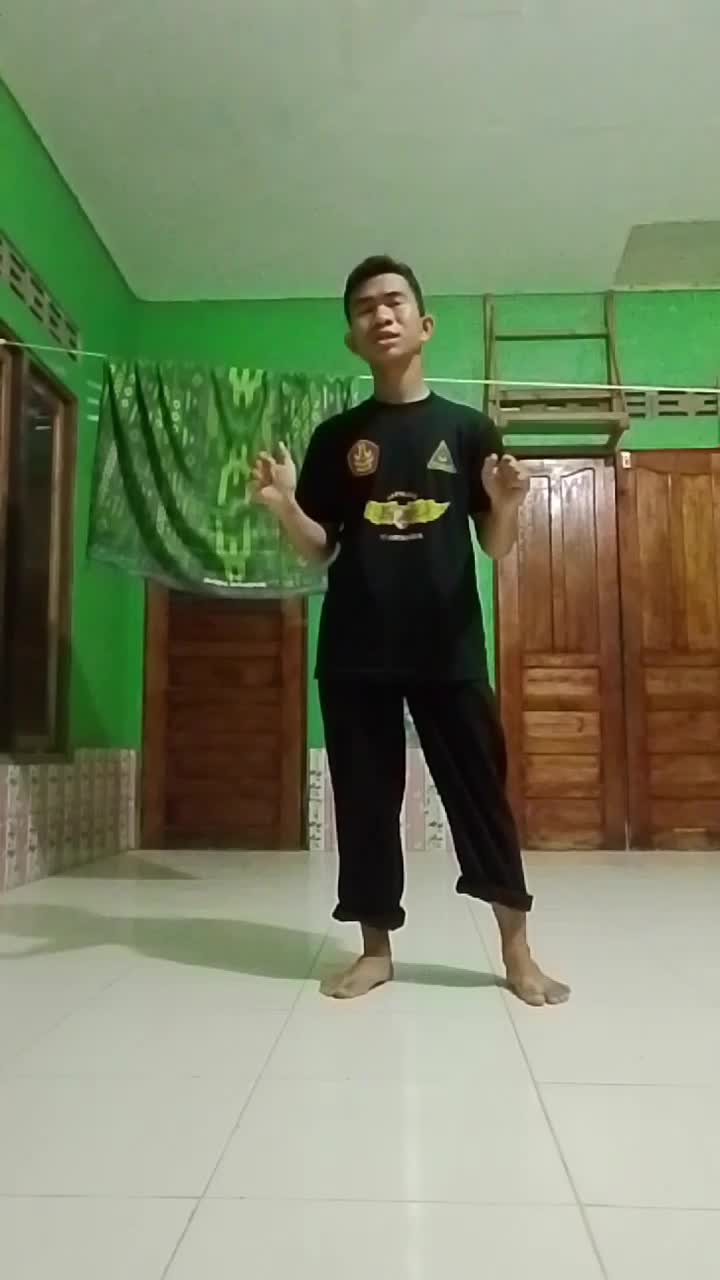 IDOL_XIV , Nama : Subari , Usia : 21 Tahun , Asal Kota : Bengkayang (Kal-Bar) , Judul Lagu : "Satu Cinta" By Ernie Zakri  