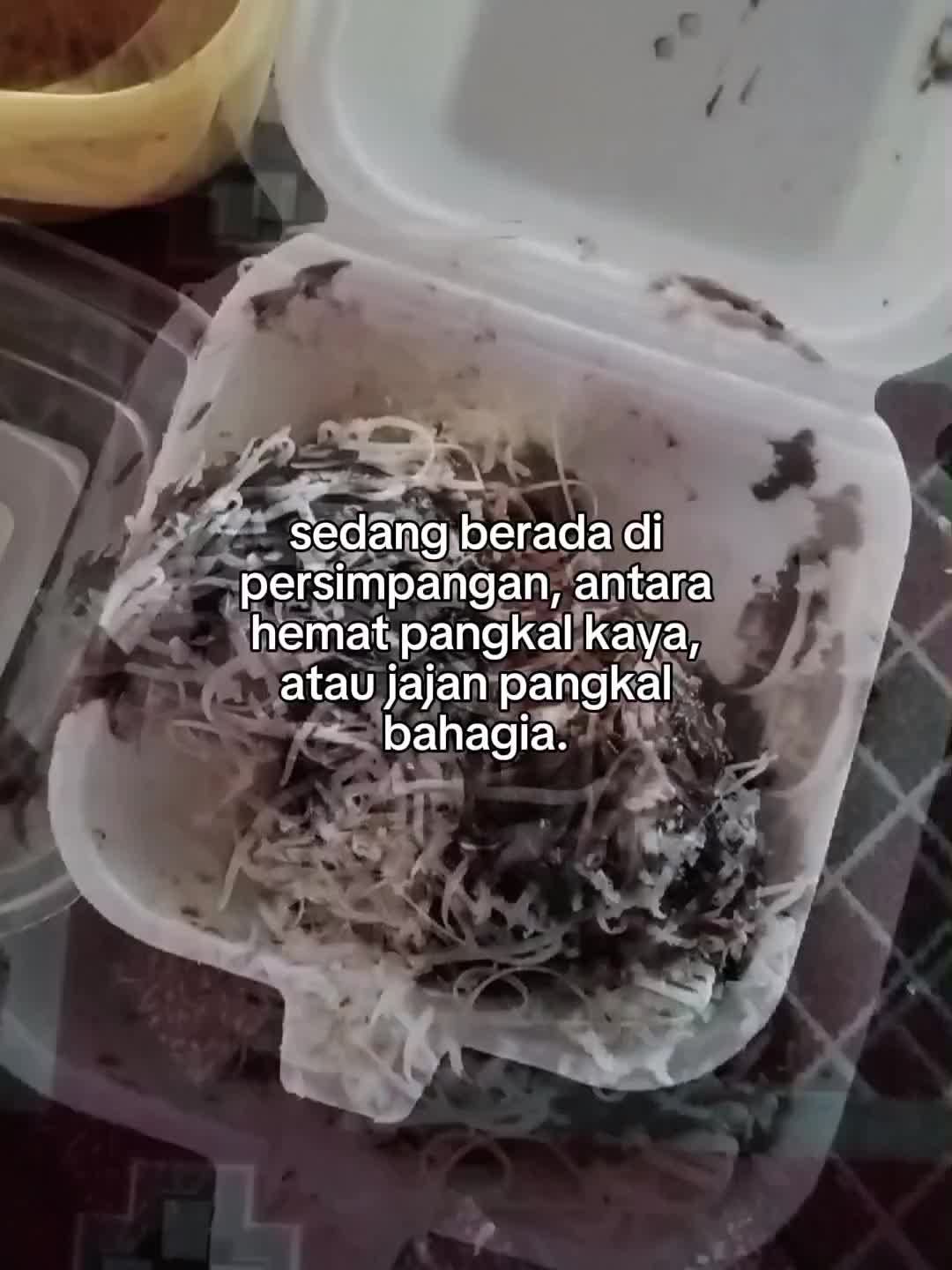  #bingung  #berat  #Abisnya apalagi yakhaan hiburannya… wkwkwk. Susah senang, hiburan yang mutlak adalah jajan!  #dahh  #RCTIPlus  #icrcti 