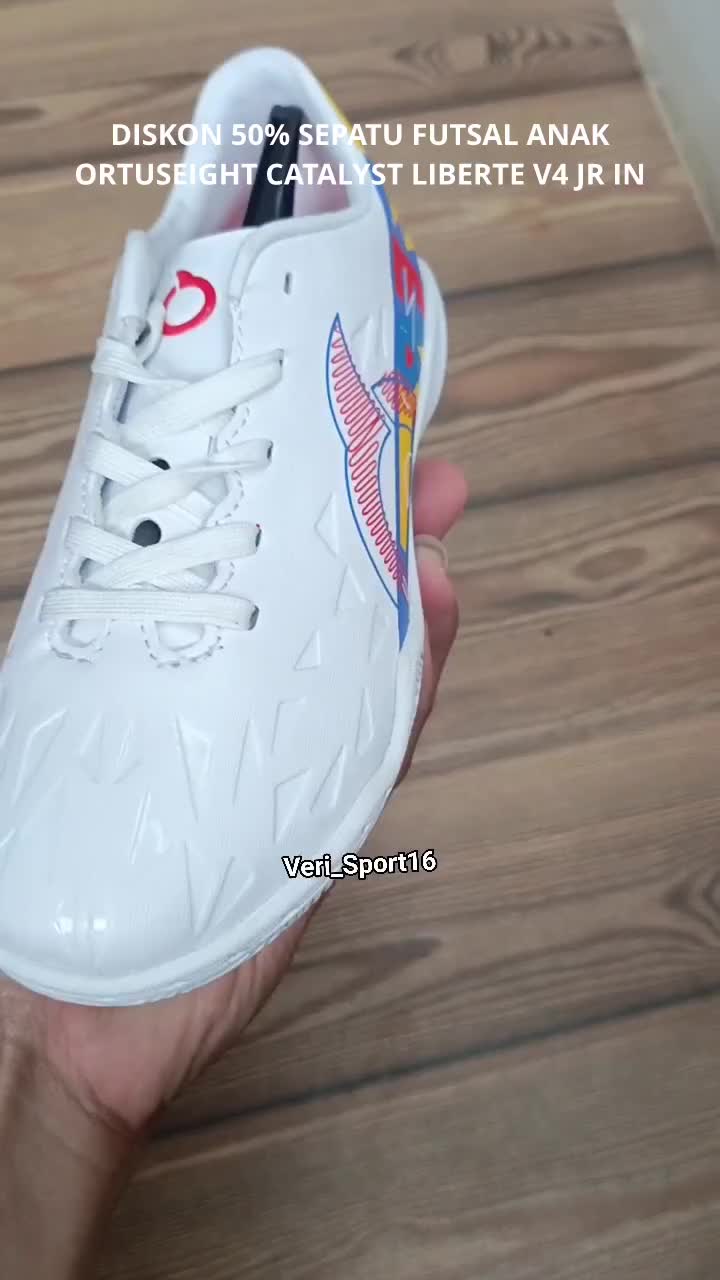 DISKON 50% SEPATU FUTSAL ANAK.
ORTUSEIGHT CATALYST LIBERTE V4 JR IN.
Rp.349.000 JADI Rp.175.000.

VERI SPORT ORIGINAL GAK HARUS MAHAL.
ORDER