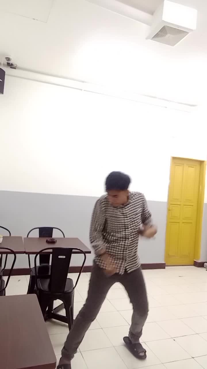 ISMAM SAFI'I USIA 24TH ASAL LUMAJANG JAWA TIMUR LAGU GOYANG INUL