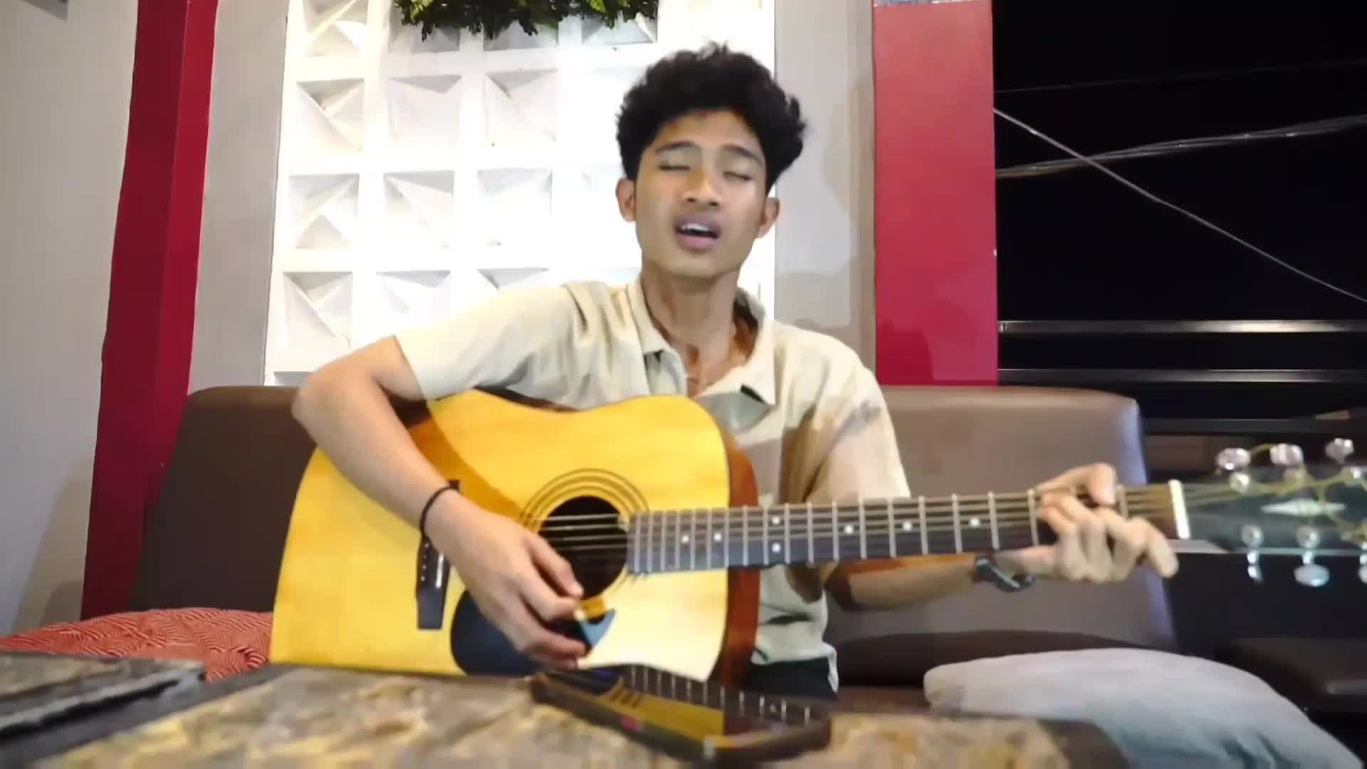 IDOL_XIV  ANDI RISWAN AL RASYID 20 THN KALIMANTAN TIMUR VODKA CRANBARRY