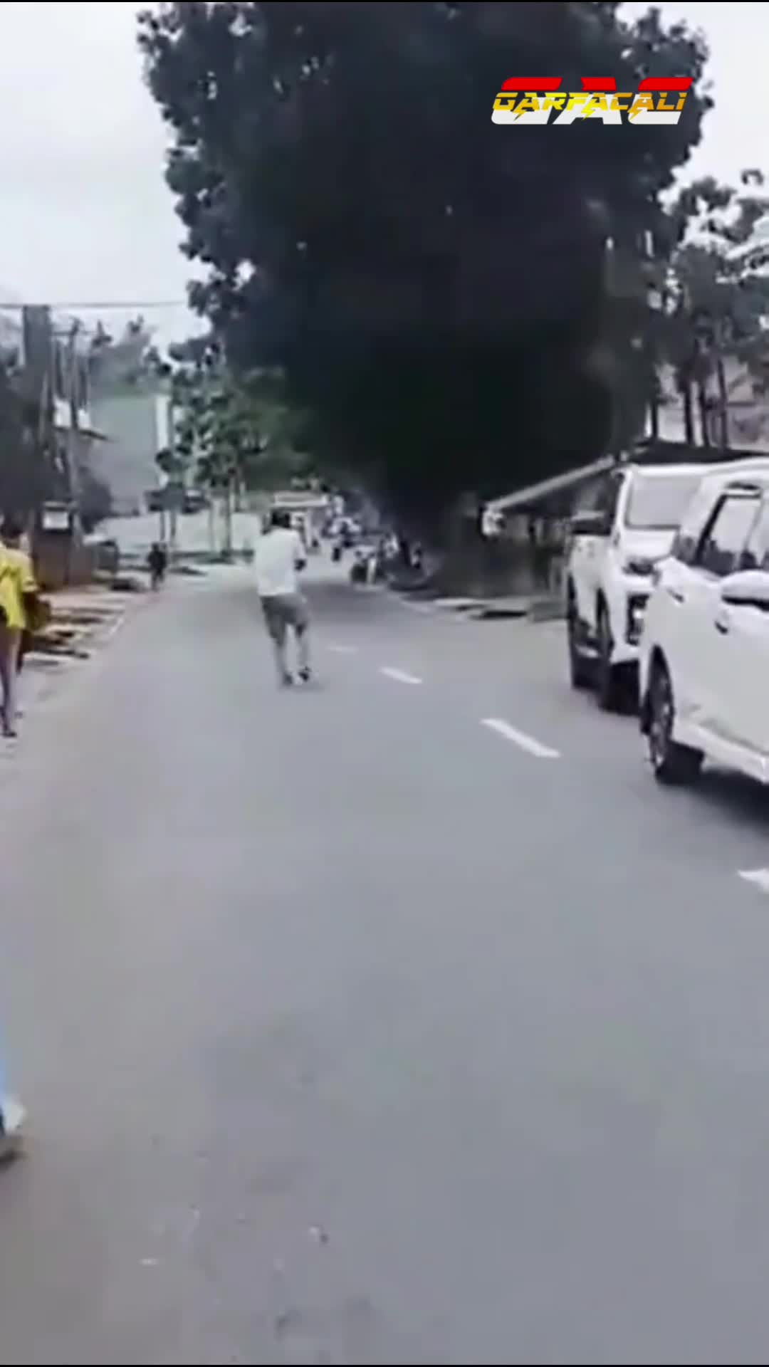 WARGA DITODONG SENPI, BRIPKA AGUS BAKU TEMBAK DENGAN MALING MOTOR