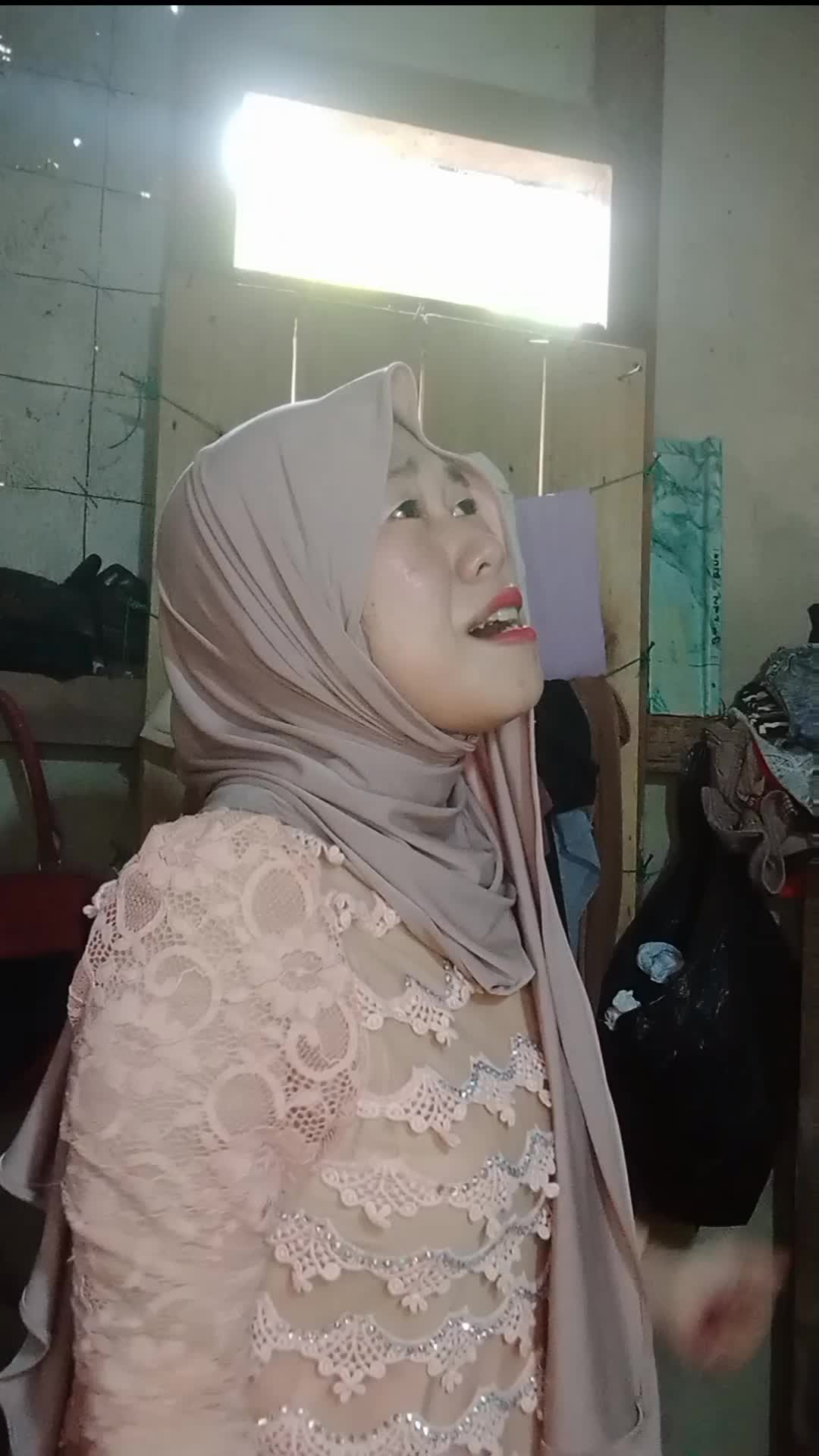 nama: Riska Auliani 
umur:21 tahun 
asal: Kapuas hulu, Kalimantan Barat 
#KDI #onlineauditionkdi #mnctv 