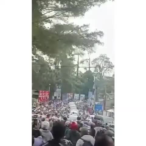 long weekend bikin puncak macet total, ada yang liburan ini ke puncak? 