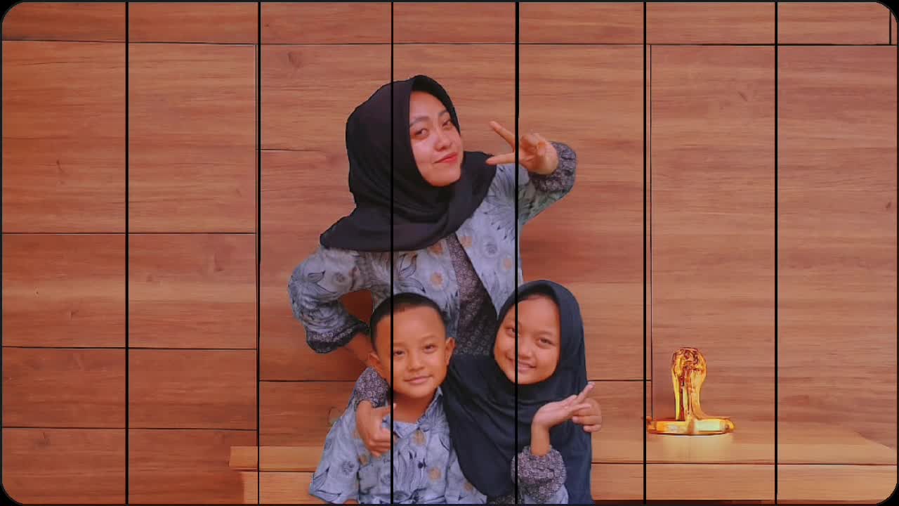 KELUARGA KECIL YANG SANGAT BAHAGIA 