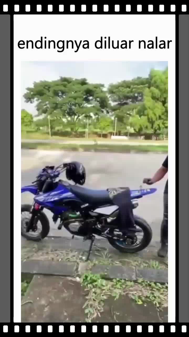 NAMPAKNYA BELIAU TERLALU TERBURU BURU 
 #videolucu 