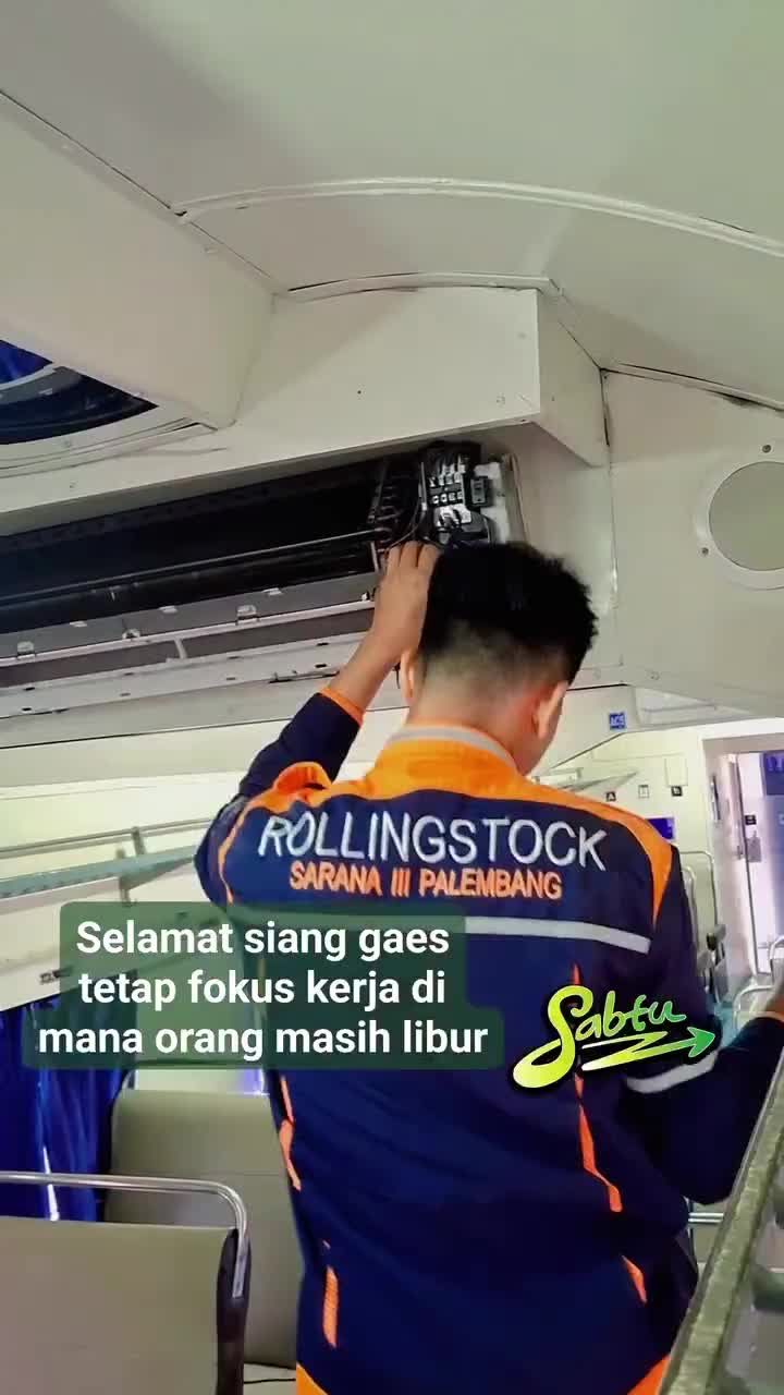 tetap semangat kerja walau yang lain pada libur #keretaapi  #jangkauanluas #sorotan #pengikut #fyp 