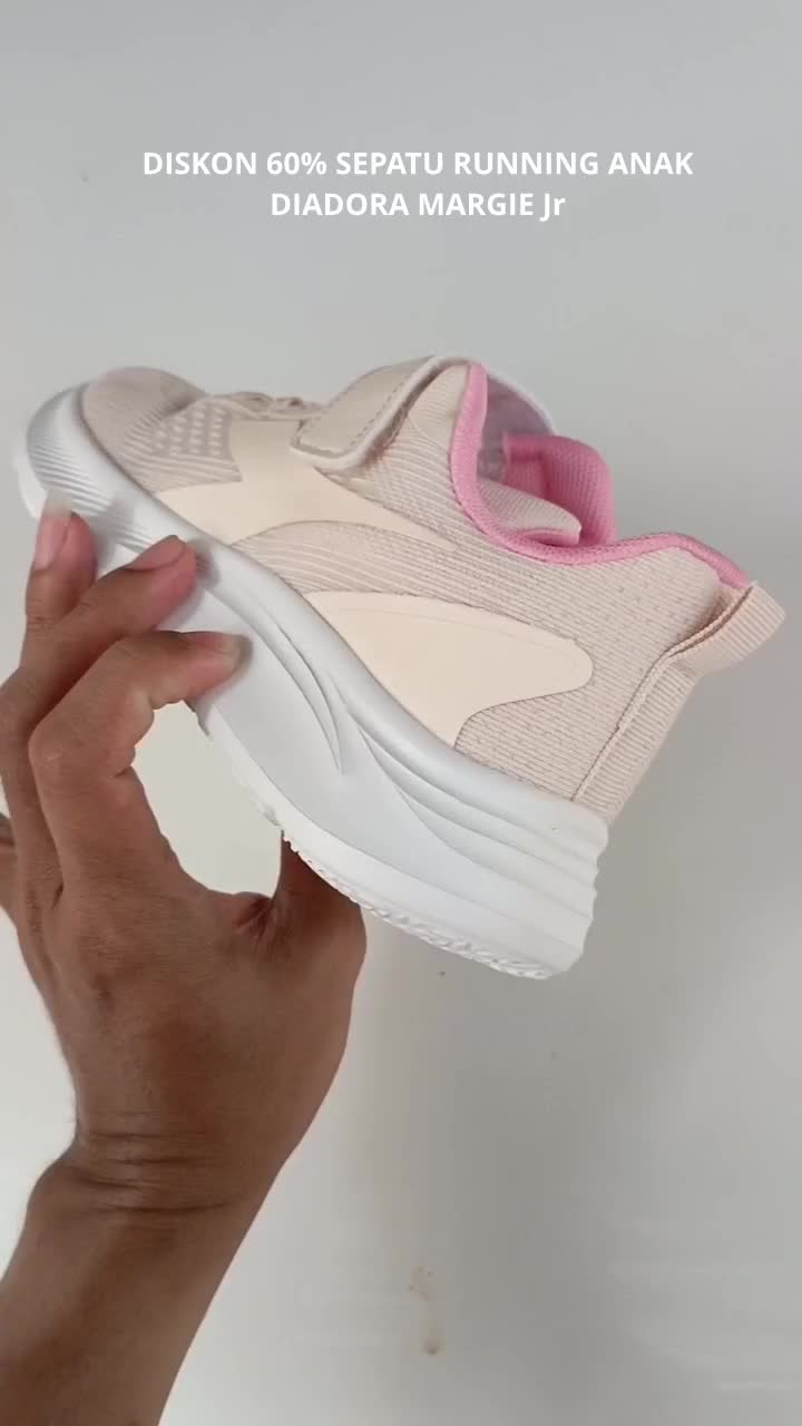 DISKON 60% SEPATU RUNNING ANAK
DIADORA MARGIE Jr
Rp.349.000 JADI Rp.150.000
SIZE 33 (20CM) , 34 (21CM).


VERI SPORT ORIGINAL GAK HARUS MAHA