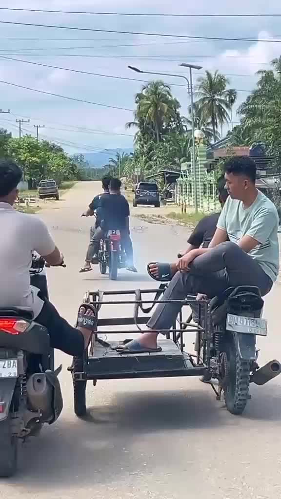 Ulah Asap knalpot Motor