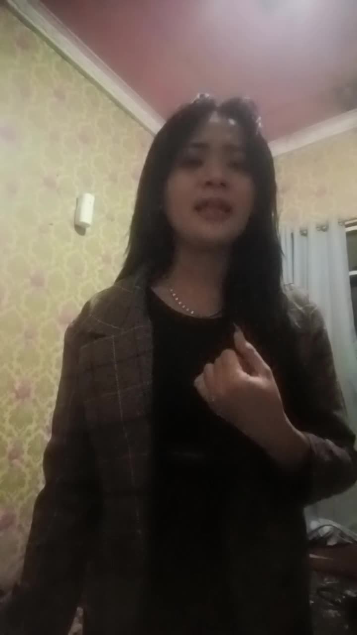 putri humairoh,22 tahun ,asal cikarang,membawakan lagu sesal 